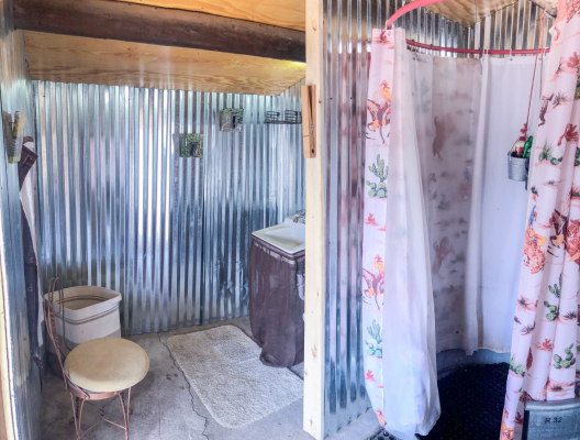 camping-bath-house-04